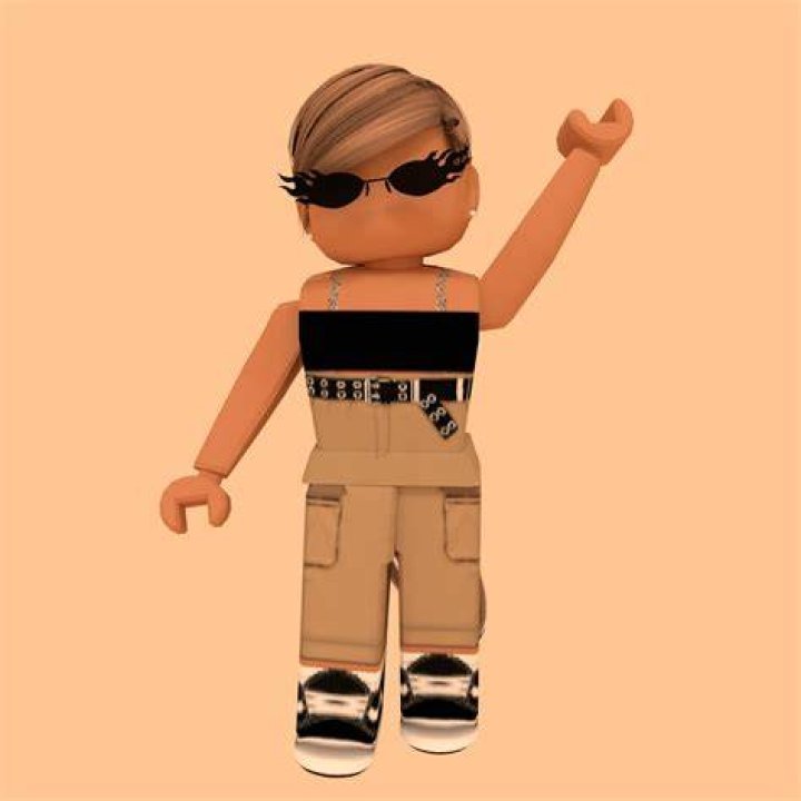 
A Popular Nigerian Singer Has Been Praised For Allowing Her Son To Dress Up As A Roblox Character For Halloween 