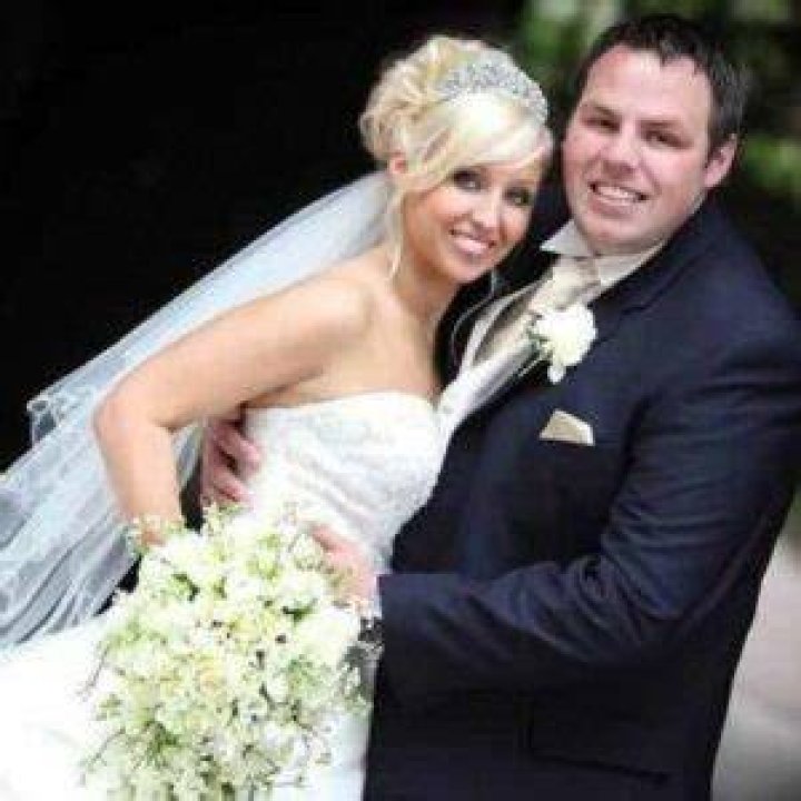 
Adrian Lewis Wife Sarah Podmore And His Beautiful Family Of Four 