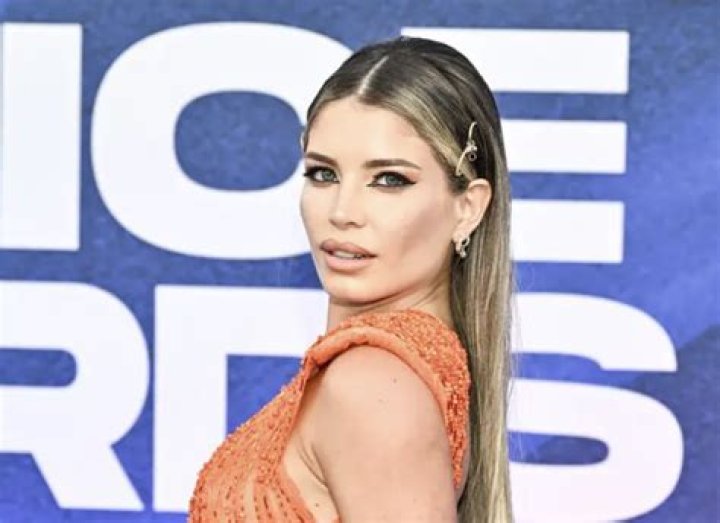 Adriana Urbina Height, Weight, Net Worth, Age, Birthday, Wikipedia, Who, Instagram, Biography