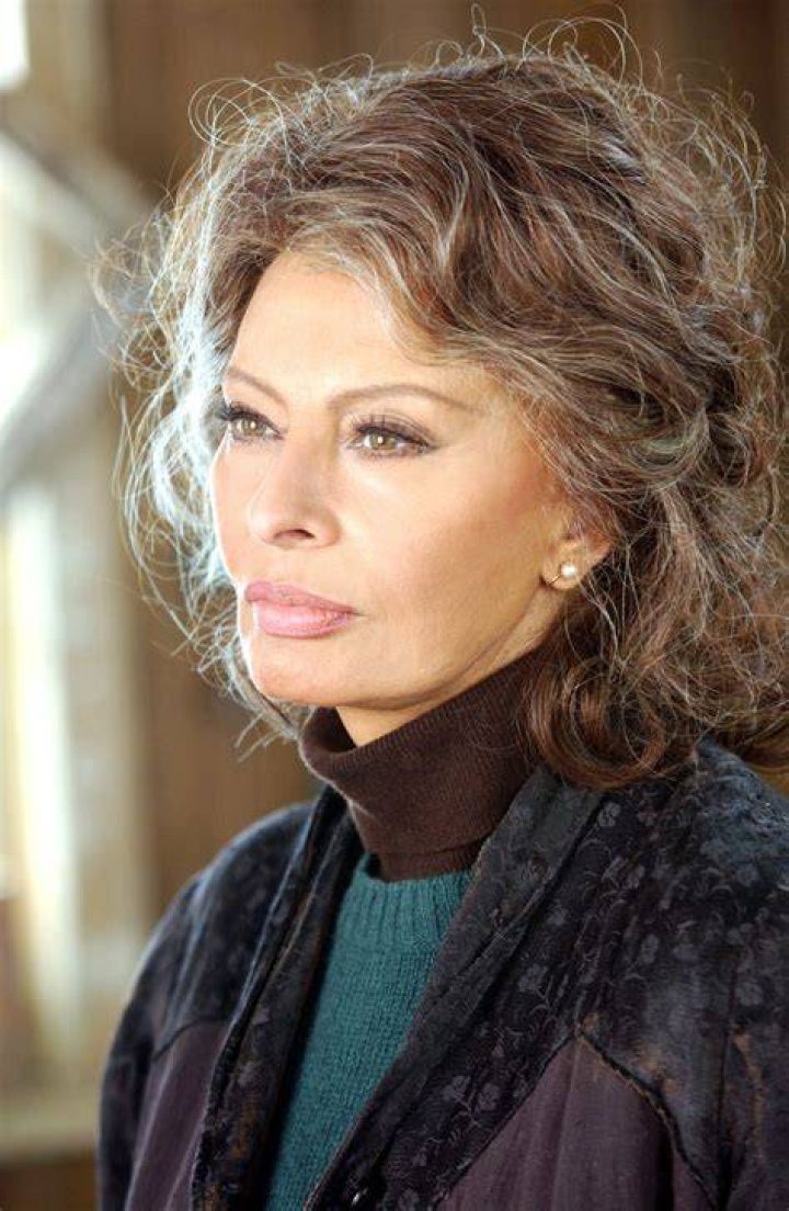 
After Raquel Welch’s death, fans talk about Seinfeld actor and Sophia Loren’s ageless beauty 