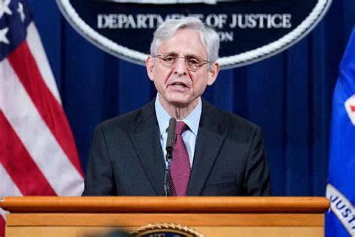 
AG Garland Says DOJ ‘Won’t Permit’ Voter Intimidation as Issues Crop Up in Arizona, Texas Ahead of Midterms 