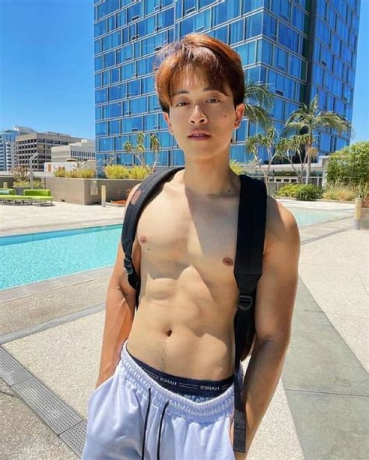 Alan Chikin Chow Height, Weight, Net Worth, Age, Birthday, Wikipedia, Who, Instagram, Biography