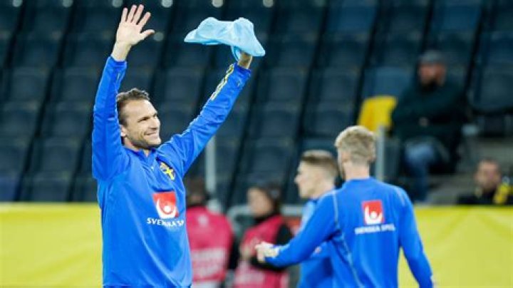
Albin Ekdal Height, Weight, Net Worth, Age, Birthday, Wikipedia, Who, Instagram, Biography 
