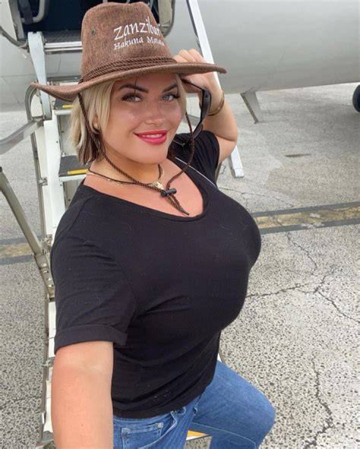 
Amandine Roy Height, Weight, Net Worth, Age, Birthday, Wikipedia, Who, Nationality, Biography 