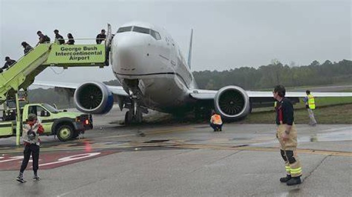 
American Airlines flight makes emergency landing at Miami airport over ‘odor’ from passenger’s carry-on 