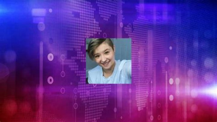 
Ash Hardell Height, Weight, Net Worth, Age, Birthday, Wikipedia, Who, Nationality, Biography 