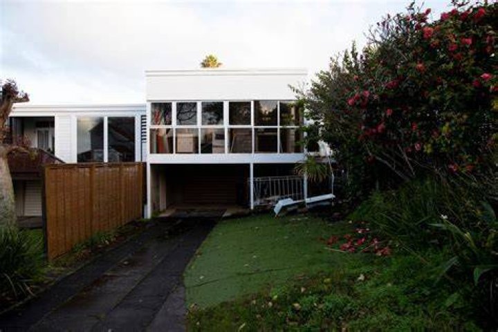 
Auckland Helena Wakefield Death Cause; 72 Years Woman Found Dead In Her Red Suzuki Swift Car 