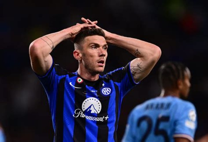 
Bayer Leverkusen Deny Interest In Inter Left-Back Robin Gosens 