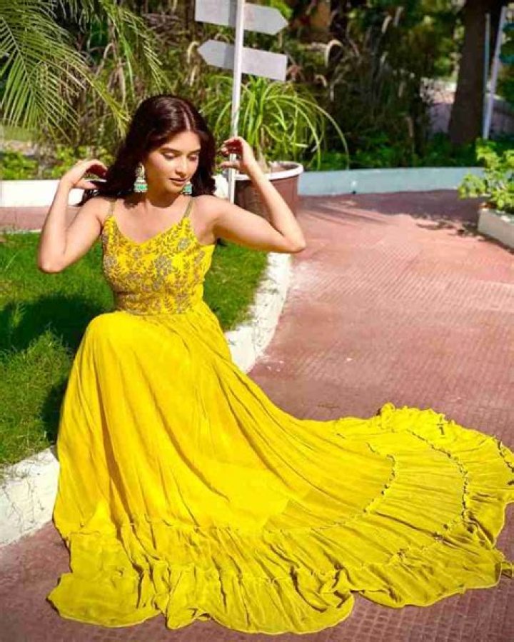 Bhavika Sharma Height, Weight, Net Worth, Age, Birthday, Wikipedia, Who, Instagram, Biography
