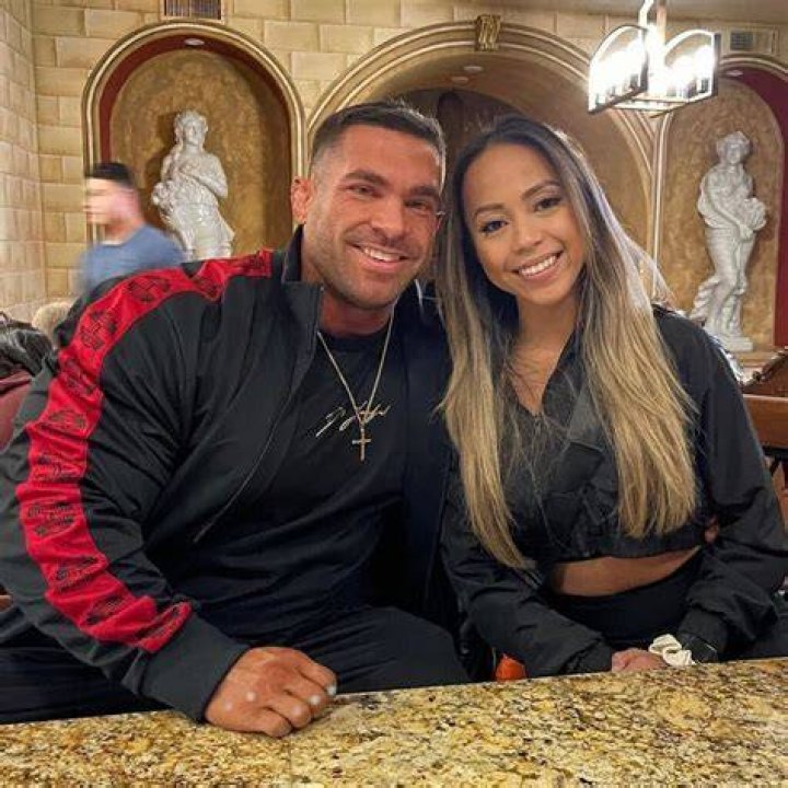 Bodybuilder Derek Lunsford Wife Jhelsin Mabaga Is A Fitness Trainer