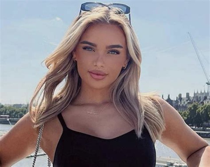 
Britney De Villiers Height, Weight, Net Worth, Age, Birthday, Wikipedia, Who, Nationality, Biography 