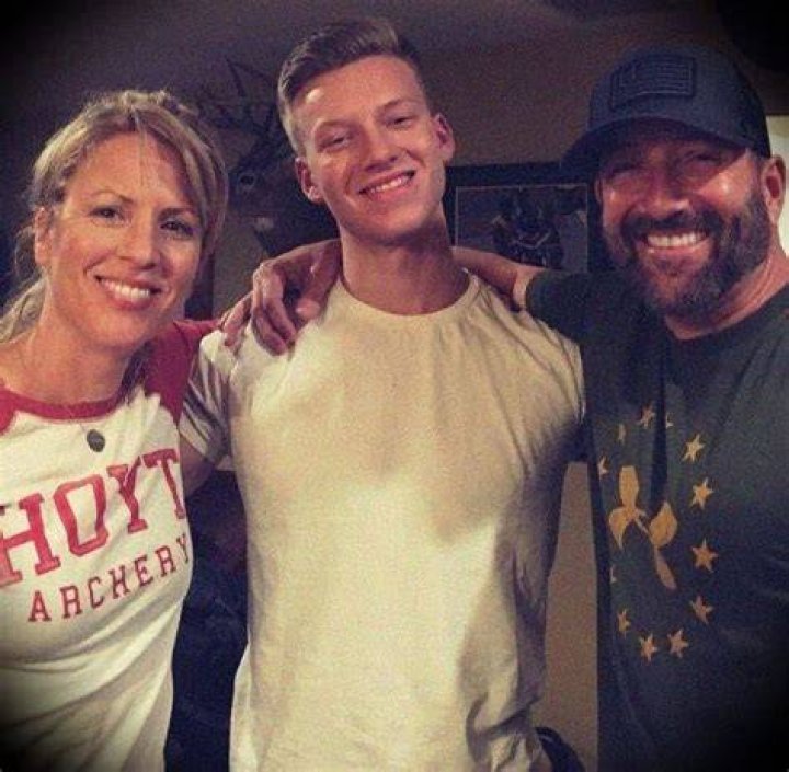 Cameron Hanes is Married to Wife: Tracey Hanes. Kids.