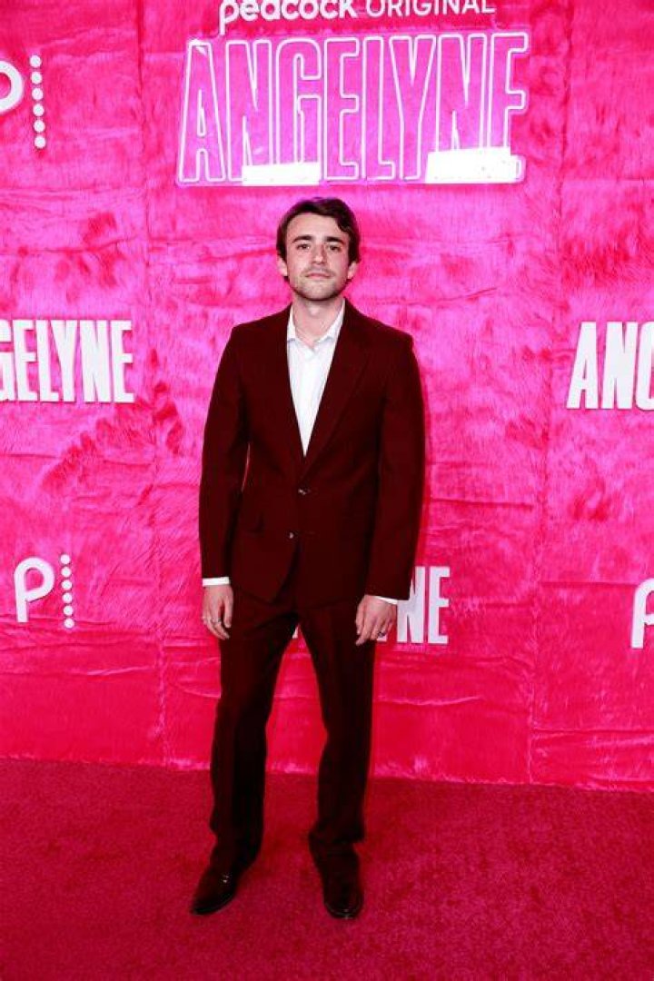 
Charlie Rowe Height, Weight, Net Worth, Age, Birthday, Wikipedia, Who, Nationality, Biography 