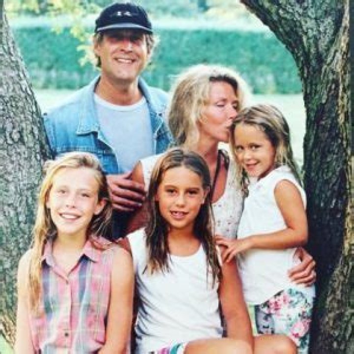 Chevy Chase is Married to a Wife: Jayni Chase. Kids.