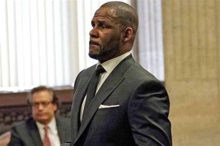 
Chicago Prosecutor to Drop Sex Abuse Charges Against R. Kelly, Citing Long Federal Sentence 