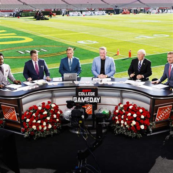 
College Gameday Cast Jess Sims Parents Are JoAnn Sims And Rick Sins- Facts On Her Family 
