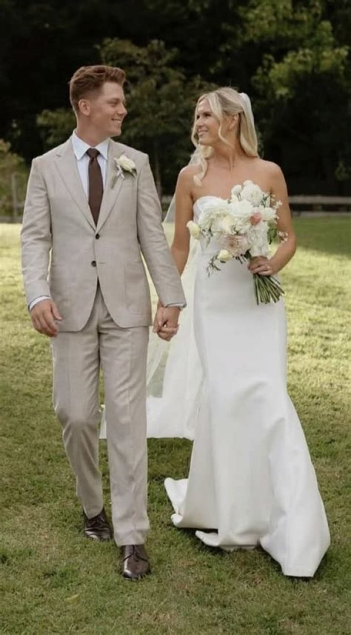 
Daniel Hillier Girlfriend Siobhan Weaver Supports Him As A Caddie 