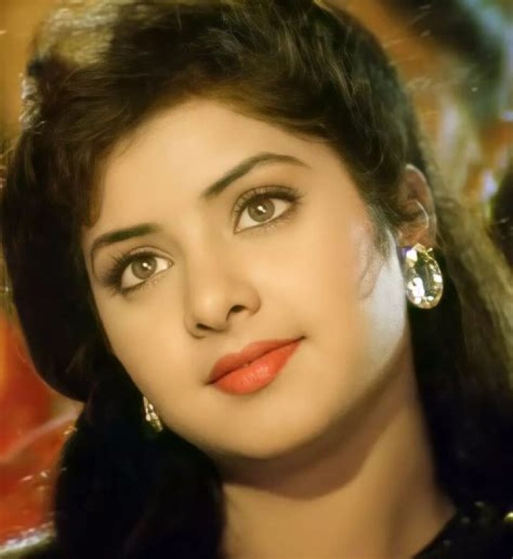 Divya Bharti Height, Weight, Net Worth, Age, Birthday, Wikipedia, Who, Instagram, Biography