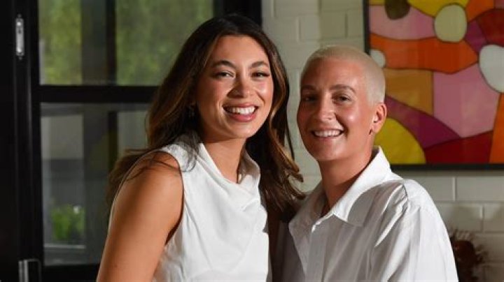 Does Joseph Quinn Have a Sister? His Girlfriend and Family (2022)