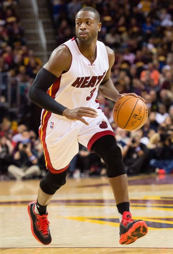 Dwyane Wade Height, Weight, Net Worth, Age, Birthday, Wikipedia, Who, Nationality, Biography