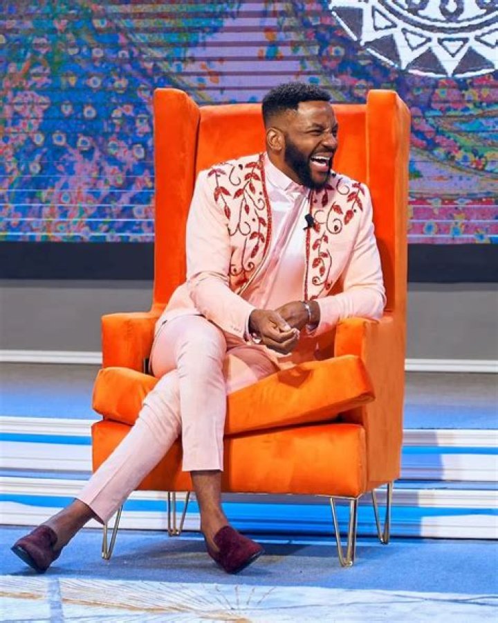 
Ebuka shakes tables at dinner 