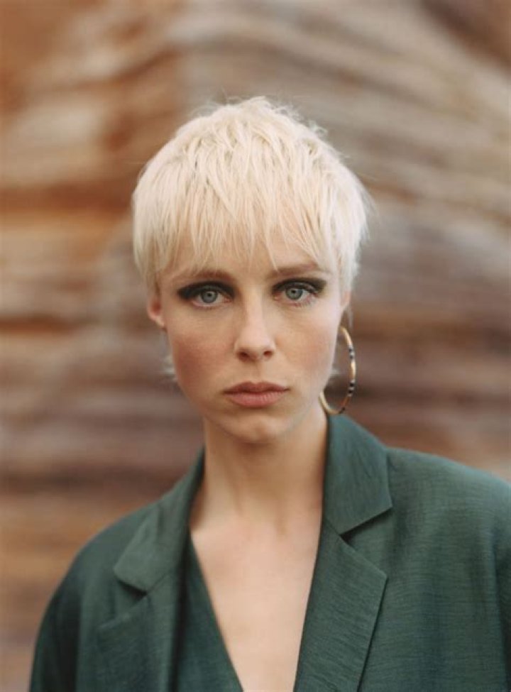 
Edie Campbell Height, Weight, Net Worth, Age, Birthday, Wikipedia, Who, Nationality, Biography 