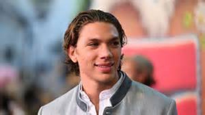 
Elias Becker Height, Weight, Net Worth, Age, Birthday, Wikipedia, Who, Nationality, Biography 
