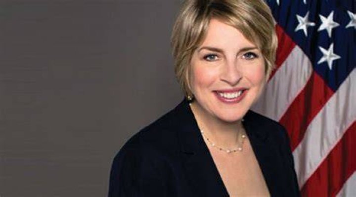 
Elizabeth Moore Aubin Height, Weight, Net Worth, Age, Birthday, Wikipedia, Who, Nationality, Biography 