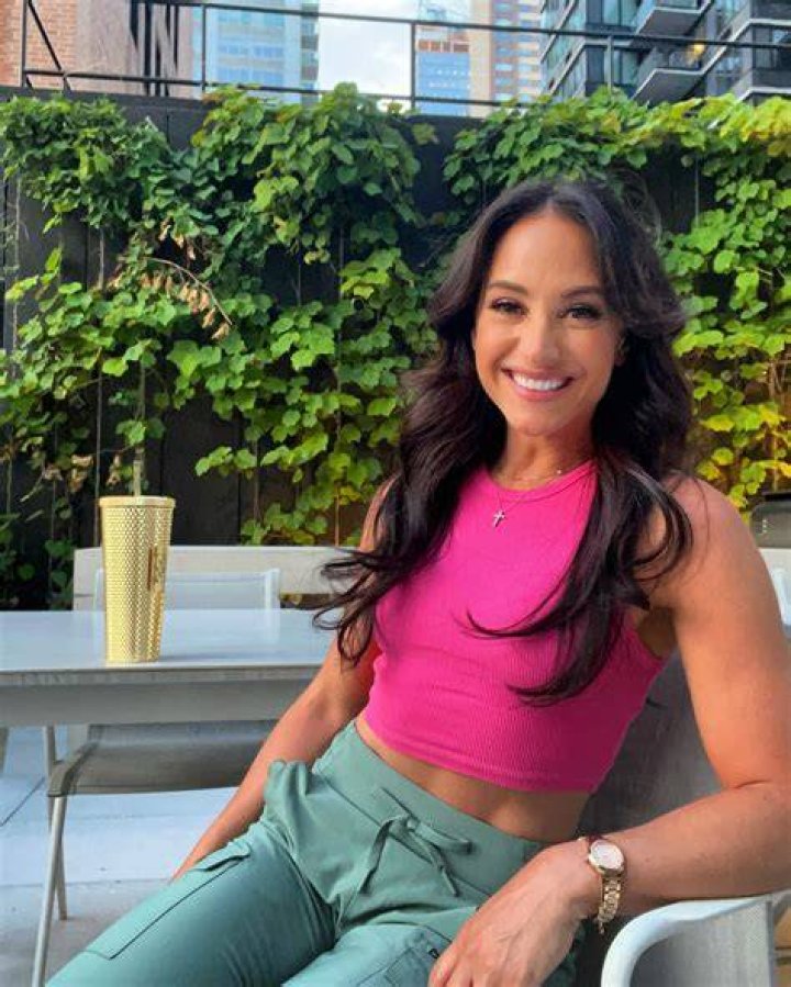 Emily Compagno Height, Weight, Net Worth, Age, Birthday, Wikipedia, Who, Nationality, Biography