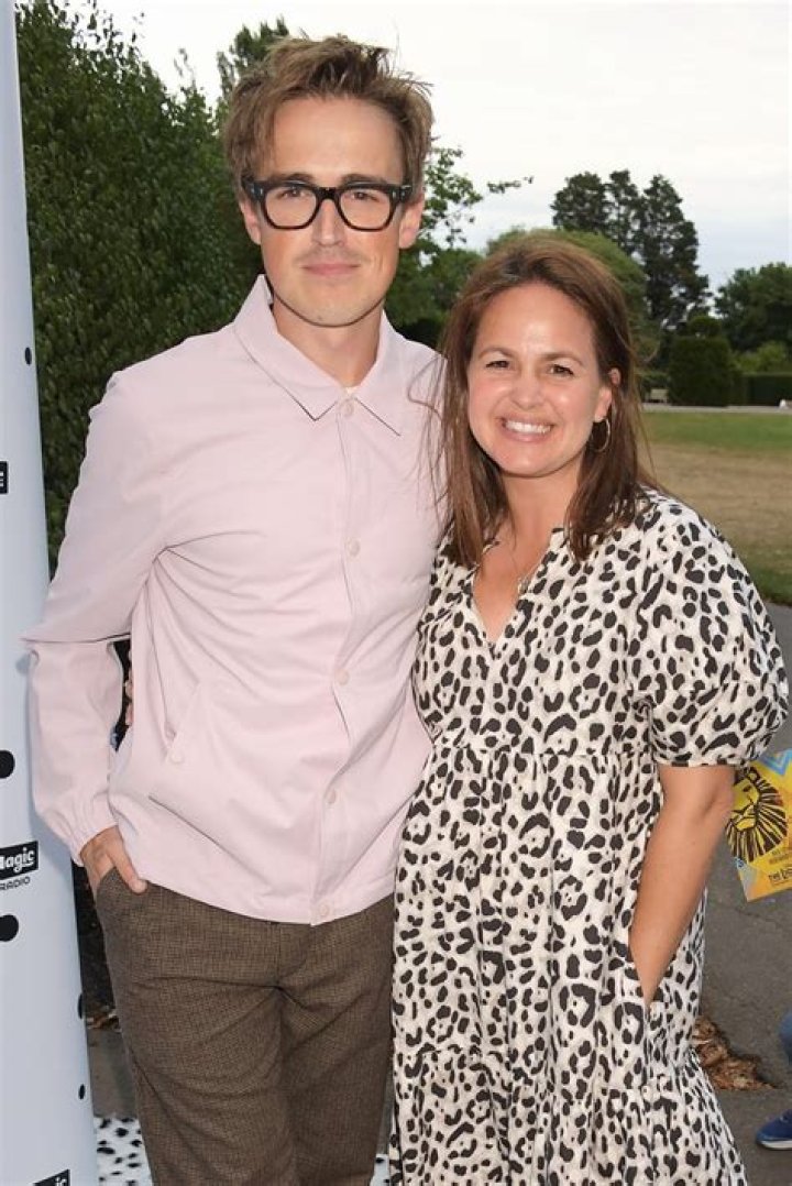 
Giovanna Fletcher Height, Age, Husband, Biography, Wiki, Net Worth 