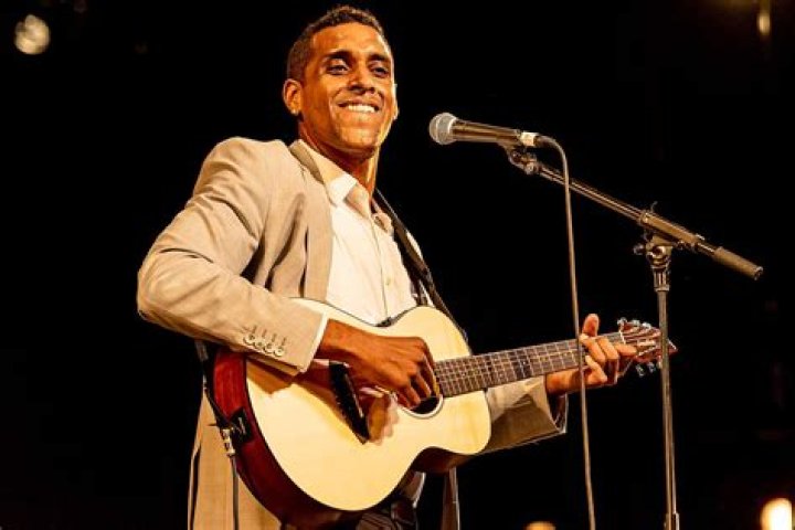
Haitian singer, Mika Ben, dies at 41 during a concert in France 