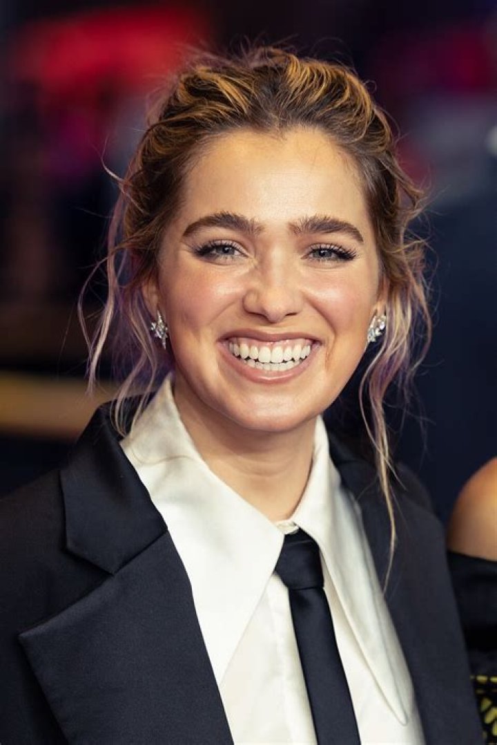 Haley Lu Richardson Height, Weight, Net Worth, Age, Birthday, Wikipedia, Who, Nationality, Biography