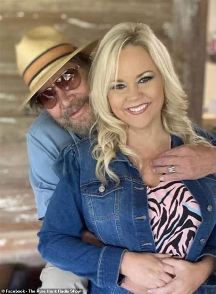 
Hank Williams Jr Wife and Hawaiian Tropic Model Mary Jane Thomas Died Age 58, Age Gap and Net Worth 