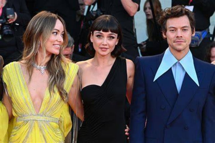 
Harry Styles & Olivia Wilde Attend The Red Carpet Premiere Of ‘Don’t Worry Darling’ 