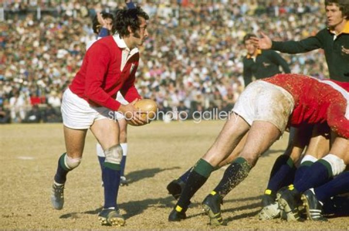 
How Old Is Gareth Edwards Rugby Wife Maureen Edwards, Is She Still Alive? 