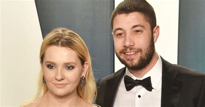 
How Rich Is Abigail Breslin Boyfriend Turned Fiance Ira Kunyansky? Singer Engaged Photos With A Huge Ring! 