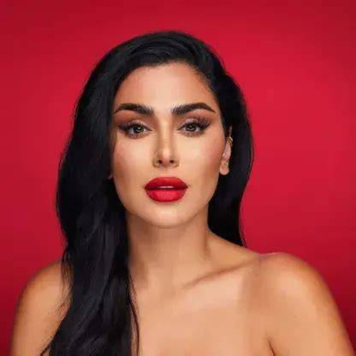 
Huda Kattan Height, Weight, Net Worth, Age, Birthday, Wikipedia, Who, Nationality, Biography 