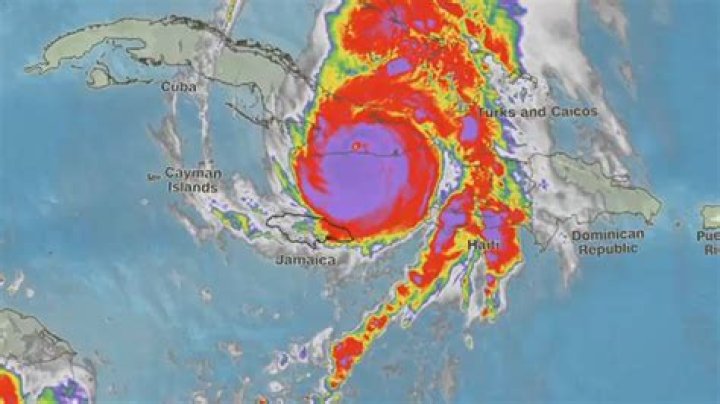 
Hurricane leaves Cuba with complete blackout 