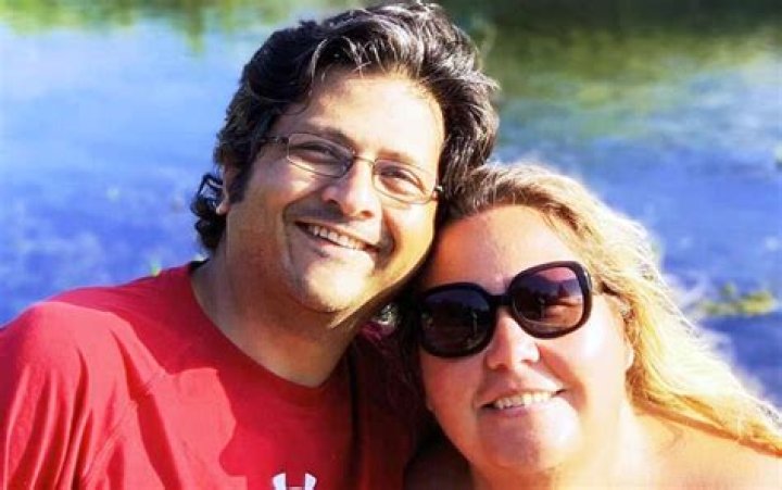 Hussain Dawood Wife Kulsum | Kids Azmeh, Shahzada, Sabrina And Samad