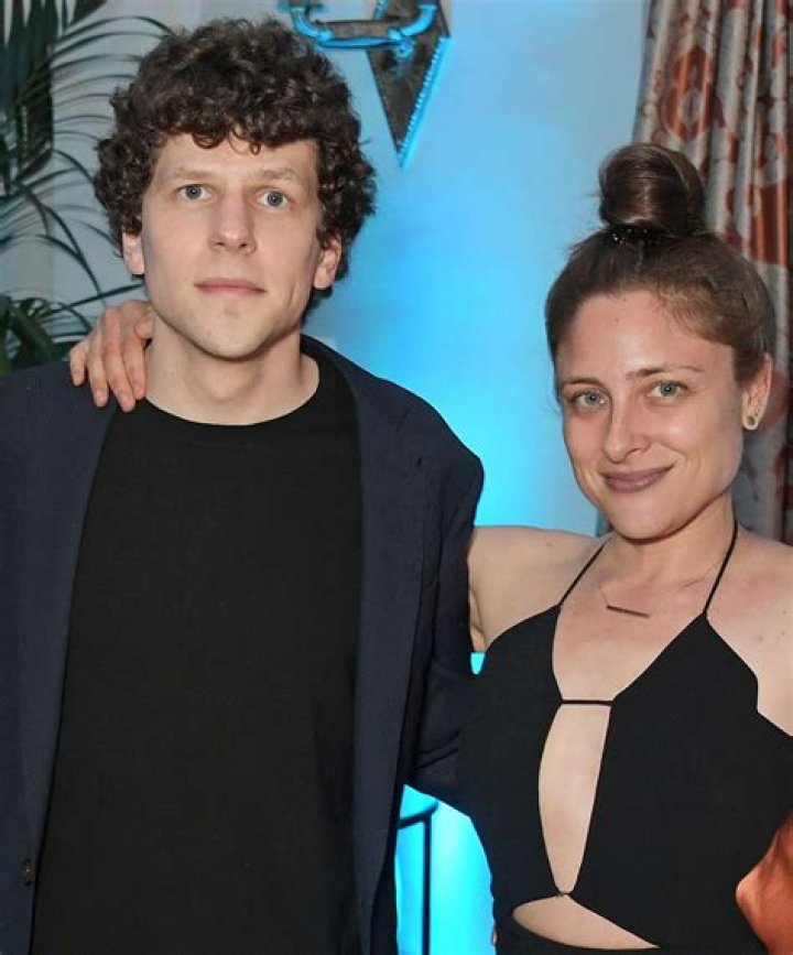 Inside Jesse Eisenberg And His Wife Anna Strout Five Years Of Relationship Timeline