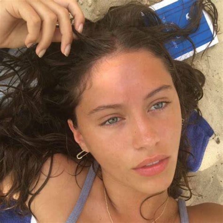 
Iris Law Height, Weight, Net Worth, Age, Birthday, Wikipedia, Who, Nationality, Biography 