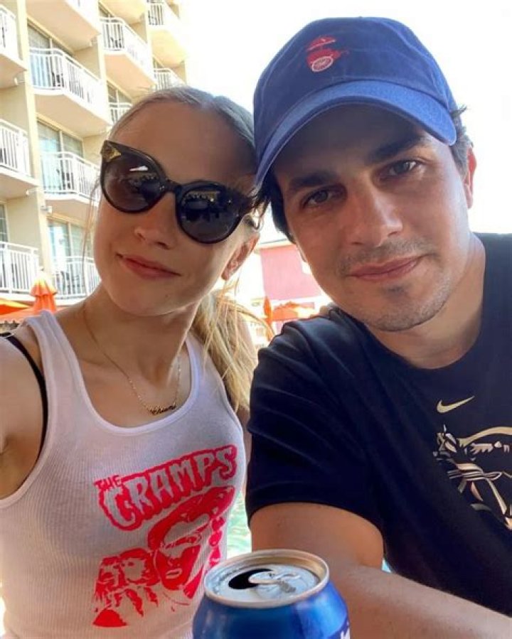 Is American Columnist Kat Timpf Pregnant Now? Baby With Husband Cameron Friscia, Her Necklace Meaning