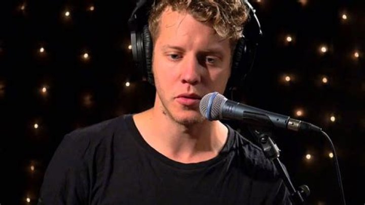 
Is Anderson East Married to Wife? Or Dating a Girlfriend? 