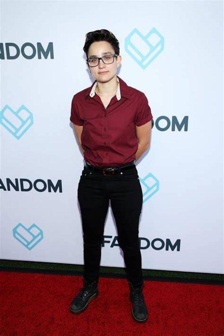 Is Bex Taylor-Klaus married? Is he gay or dating girlfriend? Wiki