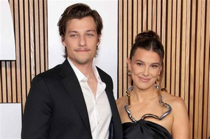 
Is Chloe Reinhart Married or Dating? Her Wiki, Age, Husband and Net worth 
