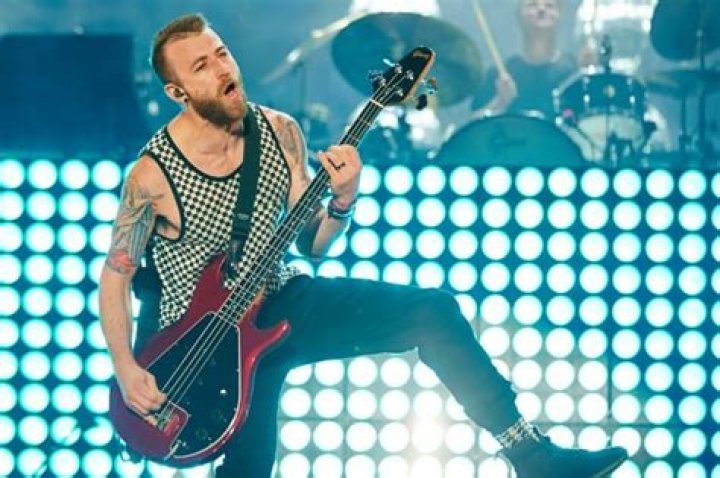 
Is Jeremy Davis Married? His Bio, Age, Wife, Net worth and Height 