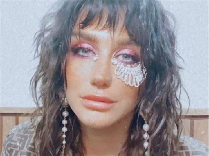 
Is Kesha Gay? Age, Height, Net Worth 