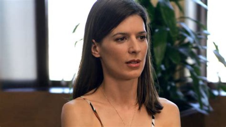 Is Perrey Reeves Married? Her Bio, Age, Baby, Net worth, Height and Weight