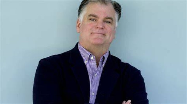 
Is Rob Long Married to Wife? Or Dating a Girlfriend? 