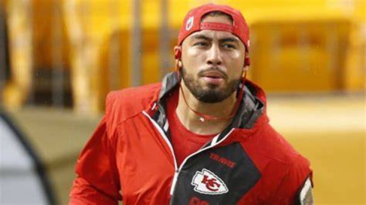 Is Ross Travis Married? His Bio, Age, Girlfriend, NFL, Salary, Height and Weight